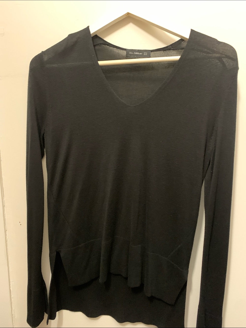 ZARA Black V-Neck Lightweight Long-Sleeve sweater
Size XS